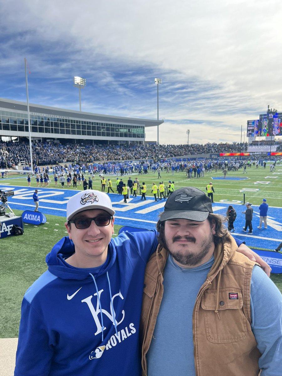 B_CardEnt's tweet photo. Final from Colorado Springs 
Army 20
Air Force 17
Army sings second
#RollBCard #BCardFight https://t.co/tp2OxwuTDc