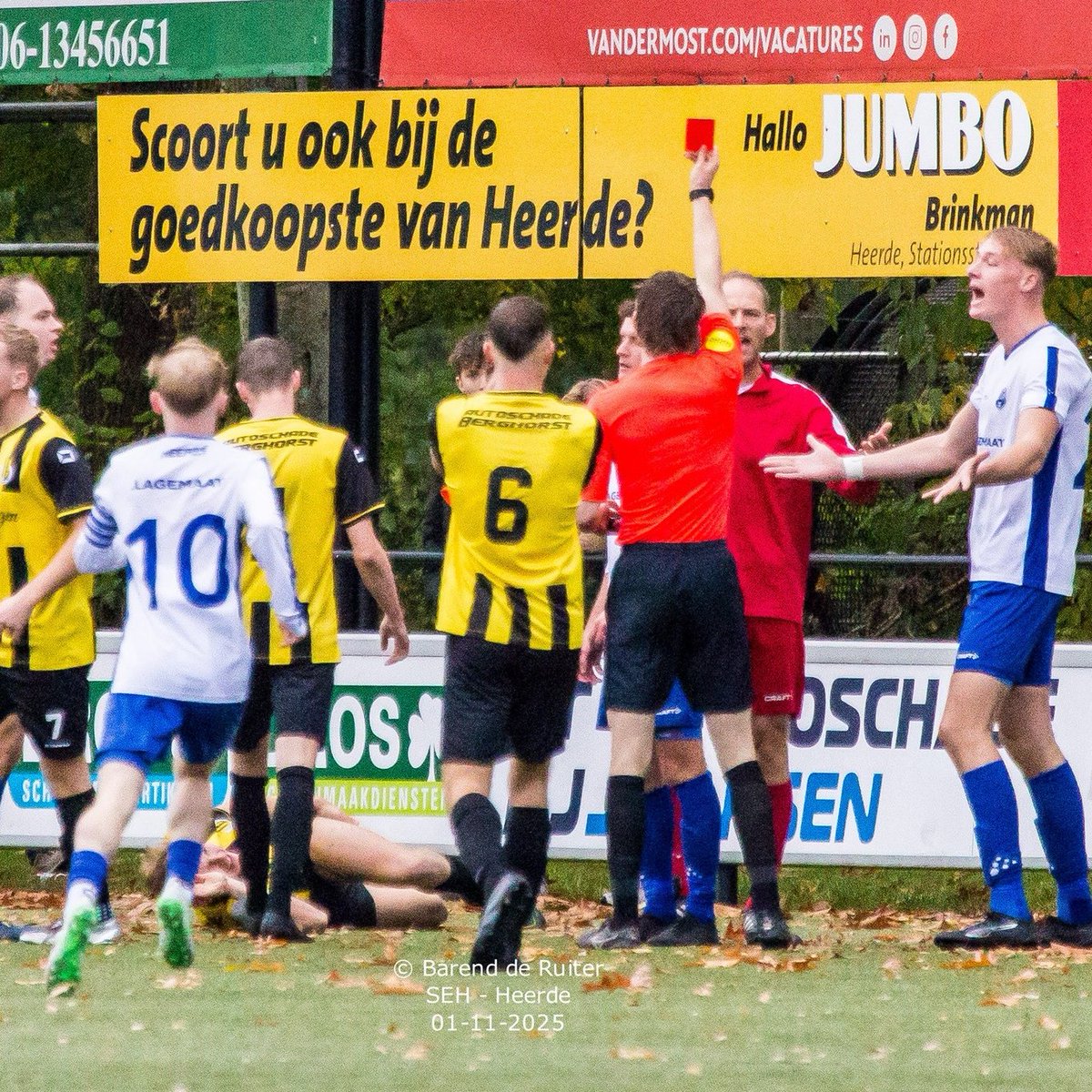vvSEH's tweet photo. 💙🤍UITGEBREID VERSLAG EN FOTO'S: Dorpsderby van Heerde eindigt zonder doelpunten.
Lees en bekijk meer @ https://t.co/xgcqwRBciW
@Vvheerde
📸Barend de Ruiter
#oost3N #wijzijnSEH #sehhee #heerde #competitie https://t.co/Z00JMqwPUO