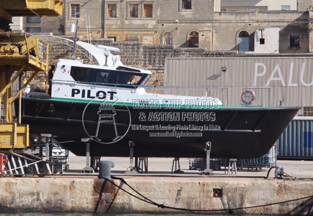 Shipguru's tweet image. #newbuild #maltamaritimepilots #pilotboat #SIERRA on her #hard at #grandharbourmalta -31.10.2025 - maltashipphotos.com - NO PHOTOS can be used or manipulated without our permission @worldshipsoc @ShippingTV @ShippingMag @ShippingMagnate @shippingdata @Rich_Ships @ShipsInPics