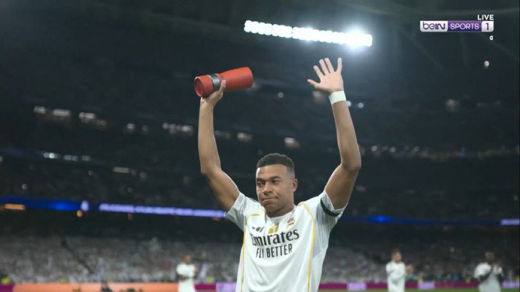 the_marcoliboy's tweet image. Player of the month and Golden Boot displayed and we are silent about it, imagine if it was a Barca player that won these😭