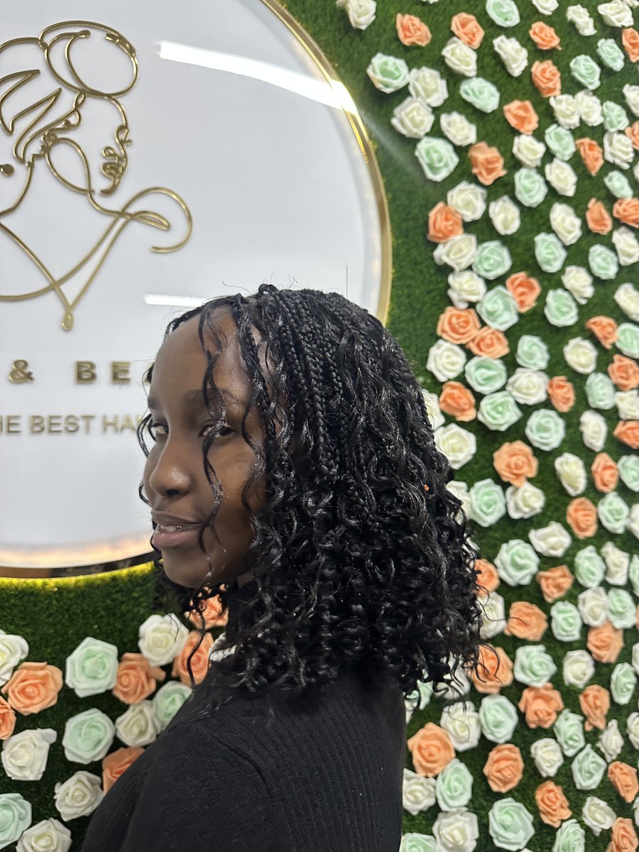 bookdnbeautiful's tweet image. Oh honey, we mixed some braid magic with a sprinkle of bob length &amp;amp; boho vibes and created pure goodness! We loved having her, such a happy soul!l ✨💁🏾‍♀️ #BookedAndBeautiful #HairGoals #VibeCheckPassed #PretoriaHair