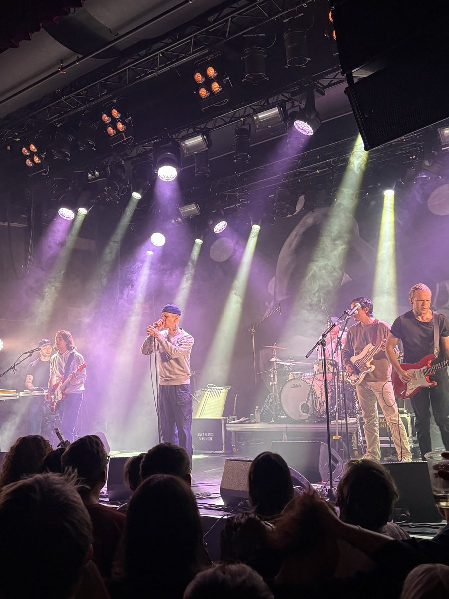 Hanhinn's tweet image. Den største (H)