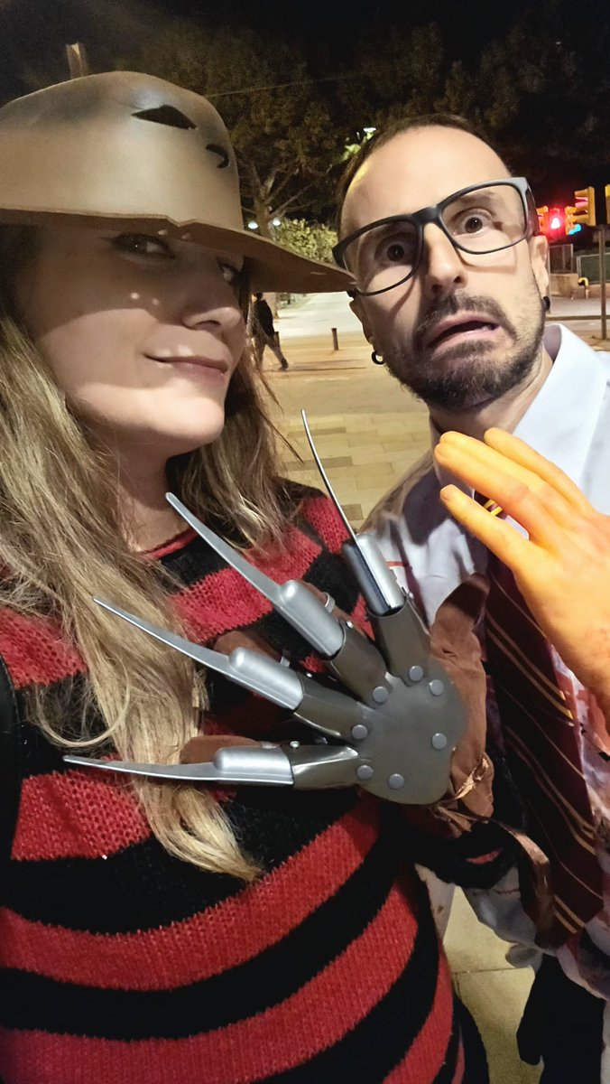 Freddy Kruguer y Dwight Fairfield. Mori, shushi y pa casa. 
Dwight no tenía brazo, no se lo cortó Freddy, tuvo cuidado