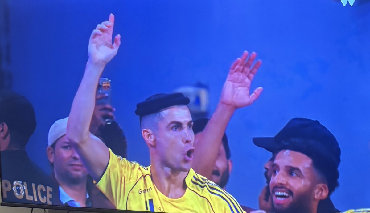 #النصر_الفيحاء
صياحهم .. متعة .. وطرررب .. الله لا يحرمنا منها .. جلادهم بالعقال 👇👇