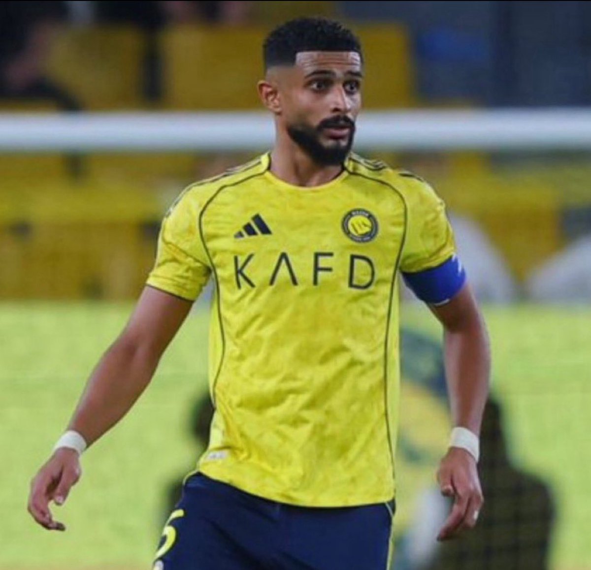 #النصر_الفيحاء

شجاع، كريم، زعيم، ذعار، ماتخاف لو كثرت علينا الحشودة أسد؛ تخوف جميع الأسودة، فتين، متين، بطل، بيطار، راس الجبل، بالحرب ترقى سنوده، حُرّ، مُرّ للعدو، سطّار متخاف لو كثرت علينا الحشودة