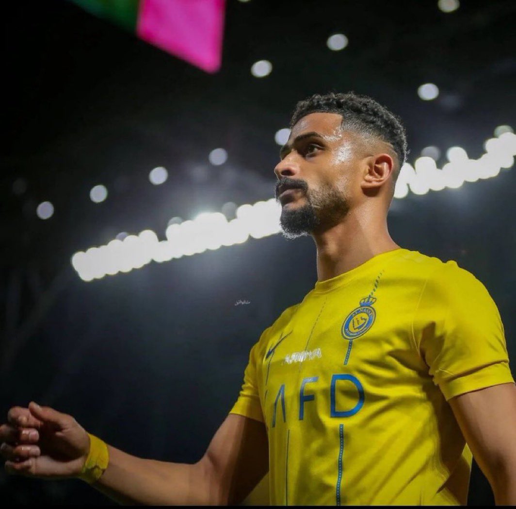 والله مانساهاه لك يالعمري وقفت بحلق الهويش لين رجع للفار  كفووووو