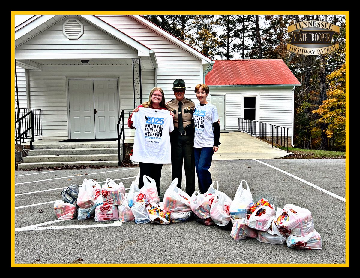 THPKnoxville's tweet photo. 🍎 The Tennessee Highway Patrol was proud to donate food to the Mill Branch Church Youth Food Drive! Thank you to Pastor Jeff Watson and everyone who’s making a difference in the community. 💙

#FaithAndBlue2025 #ServingWithPurpose #THP https://t.co/PKtLmjXRrK