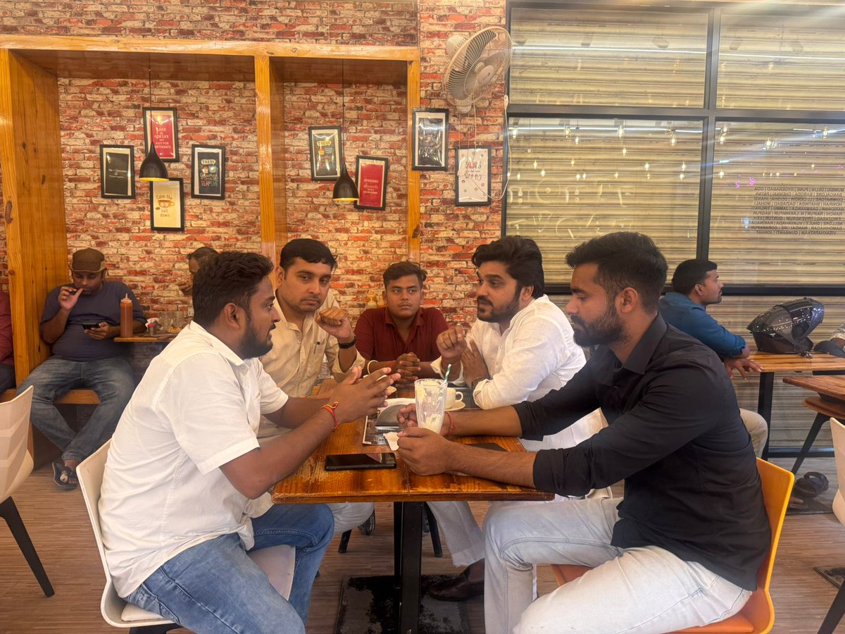 prateektmp's tweet image. बिहार में फिर NDA सरकार

बिहार विधानसभा चुनाव प्रचार के क्रम में आगामी कार्यक्रमों के संदर्भ में बैठक हुई व युवाओं के साथ जनसम्पर्क किया
📍बिहार