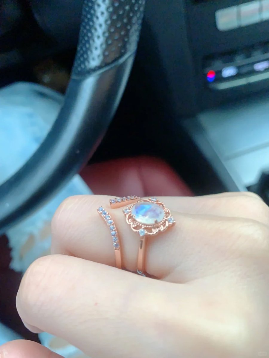 The ring I found when I went to the jewelry store was simple and I think it suits me very well and I like it very much💍