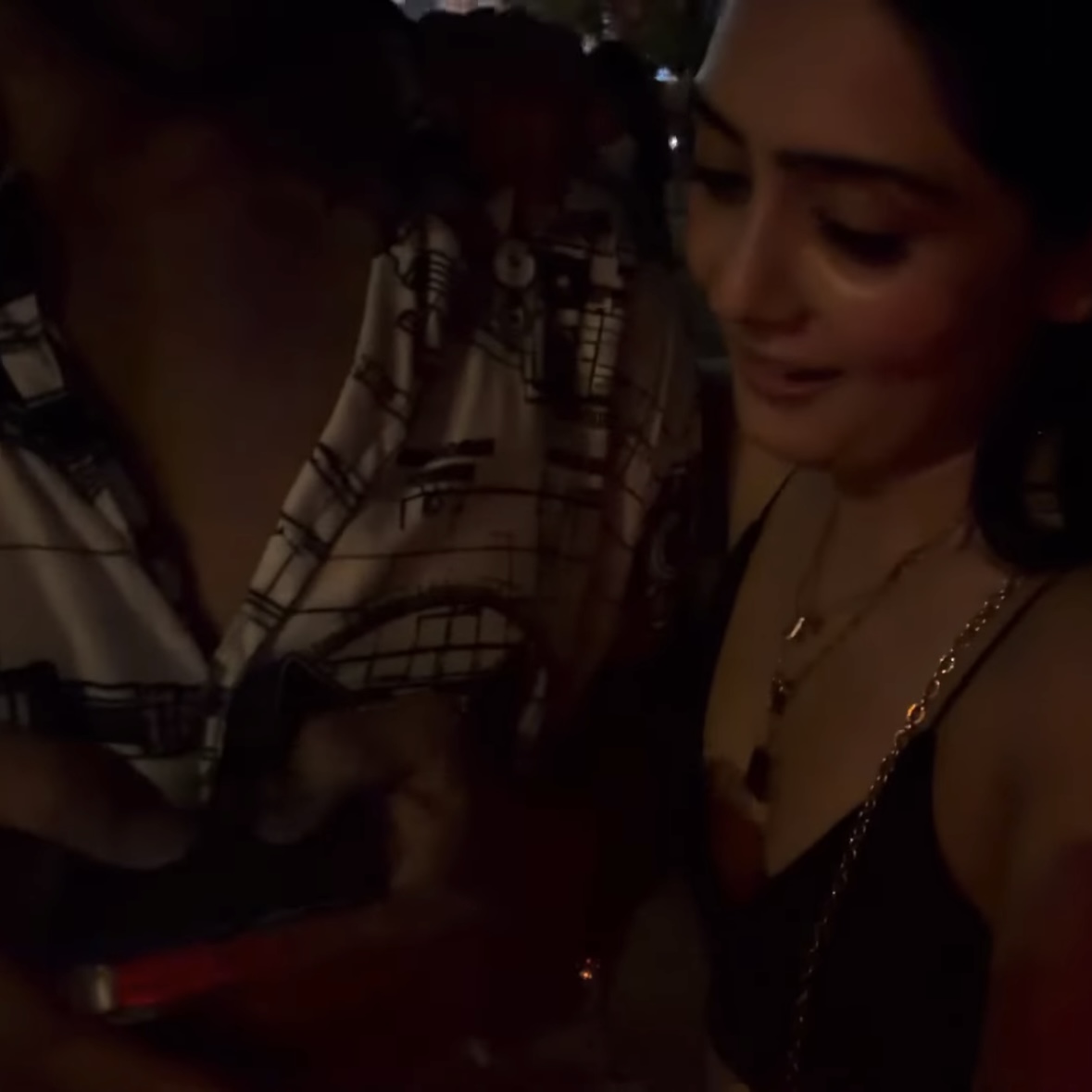 muskaansaysyo's tweet photo. This vlog is basically 17 minutes of #AnjaliTatrari and Fahmaan’s chest and shoulders (not complaining tho 😋) #FahmaanKhan https://t.co/nECjfjXsbg