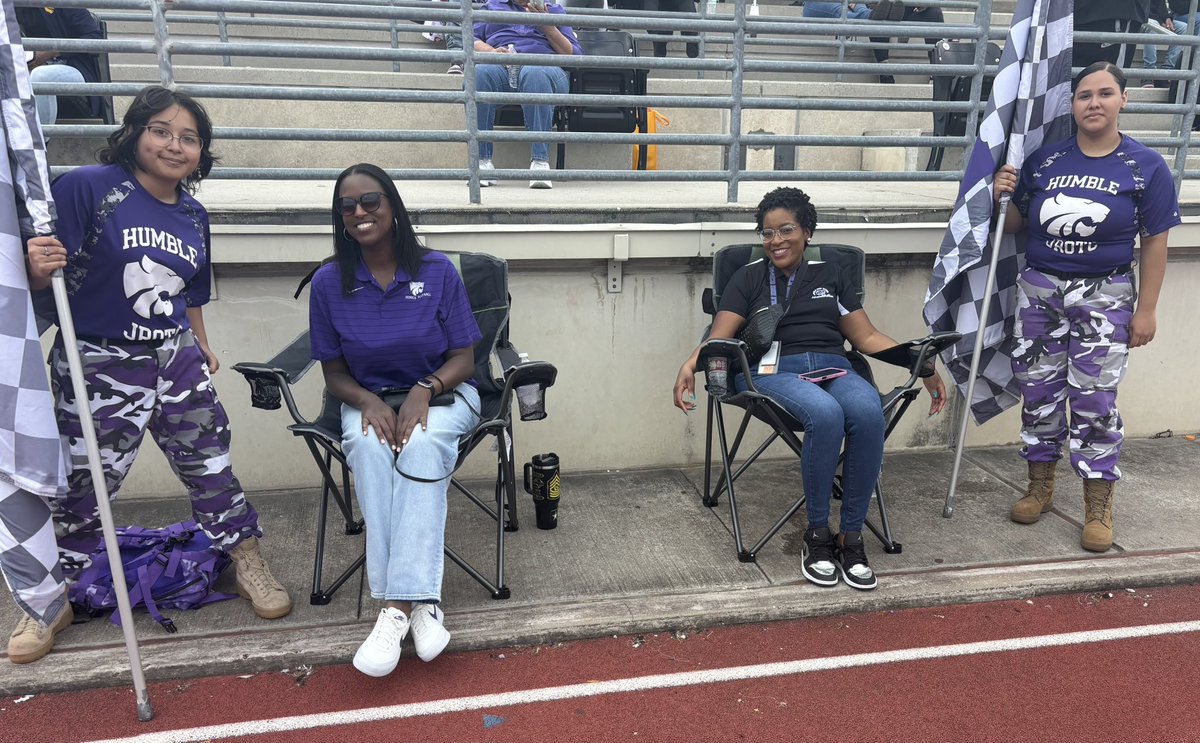 HumbleISD_HHS's tweet photo. Kindness, character and service. The @HHSJROTC always looks out for the admin team! https://t.co/mz9vYK0b5G