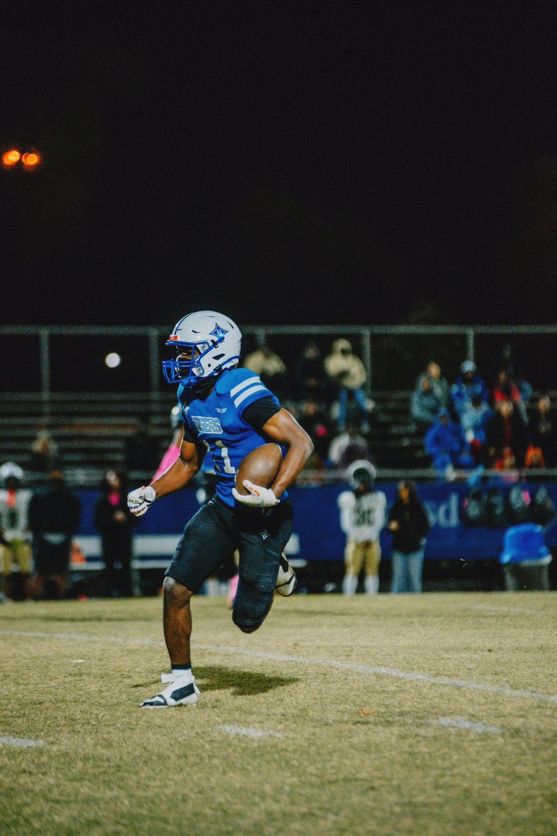 2 targets , no catches one interception and one pass breakup (week one)

hudl.com/v/2SULJi