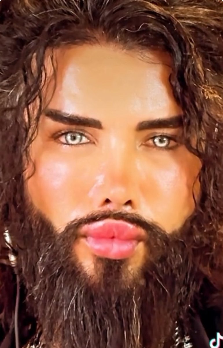 Kız: 3 farklı yüz kremi, nemlendirici krem, maske sonuç mayın tarlası surat 🤮

Eli tükmükleyip yüzü sıvazlayınca biz