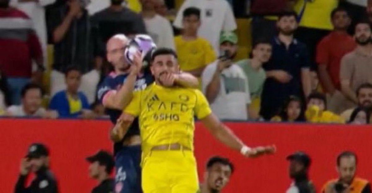 🚨🚨🚨🚨🚨

خبراء التحكيم حول ركلة جزاء النصر :

محمد كمال : ضربة جزاء صحيحة

خليل جلال : ضربة جزاء صحيحة

روبن نيفيز : 😂😂😂😂😂

رياض محرز : 😂😂😂😂😂

ميريح ديميرال : 😂😂😂😂