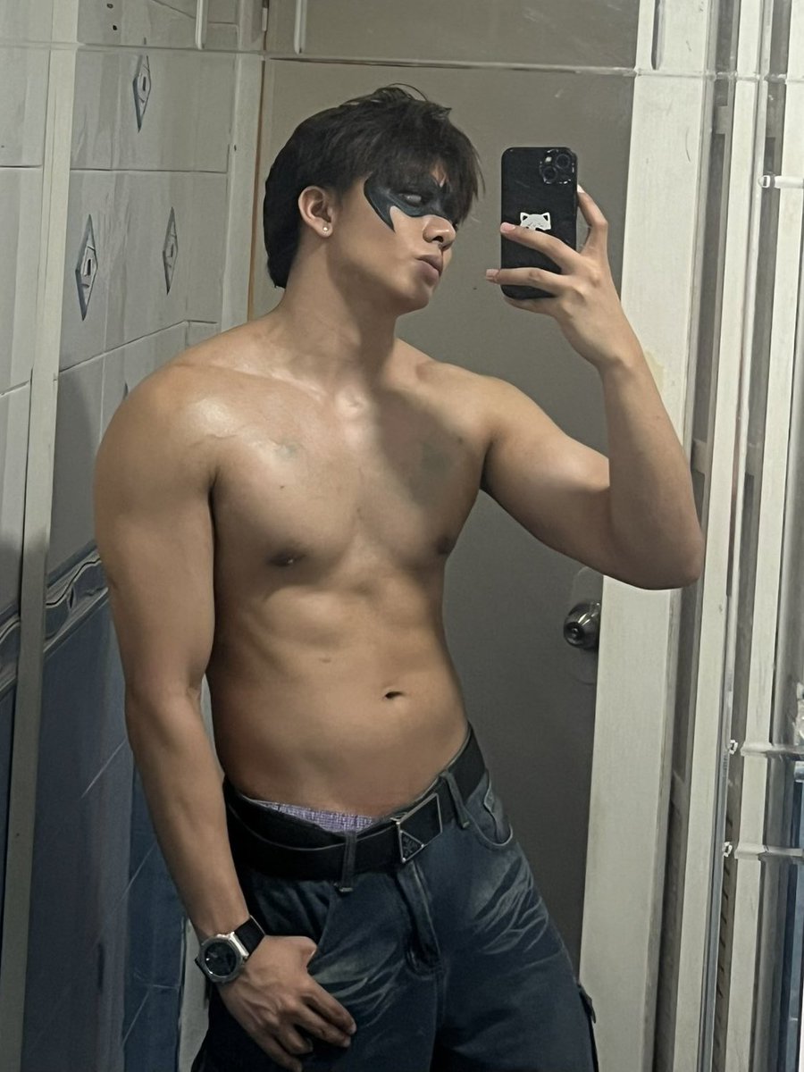 p-pop idol clyde as nightwing