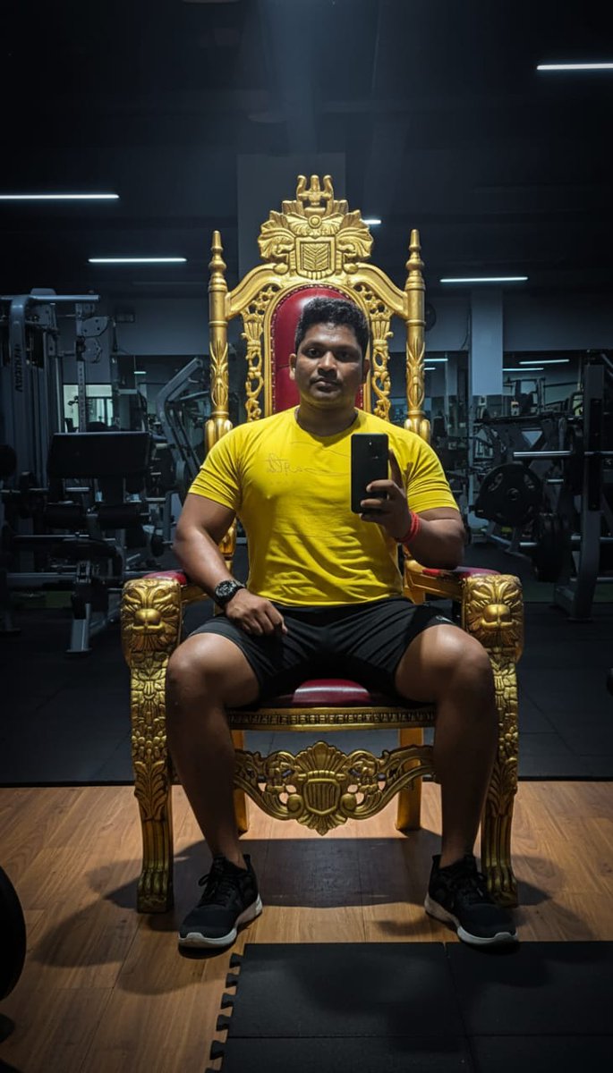 Here is your king 👑. 
. 
. 
. 
. 
. 
#King #tribute #GymLife #lifestyle #livelikeking #love #master #cashmaster #muscle 💪 #Trending #viralpost #Delhi #Feet #feetmaster #serve #worship #luxury #cashpig #Motivation #musclebear