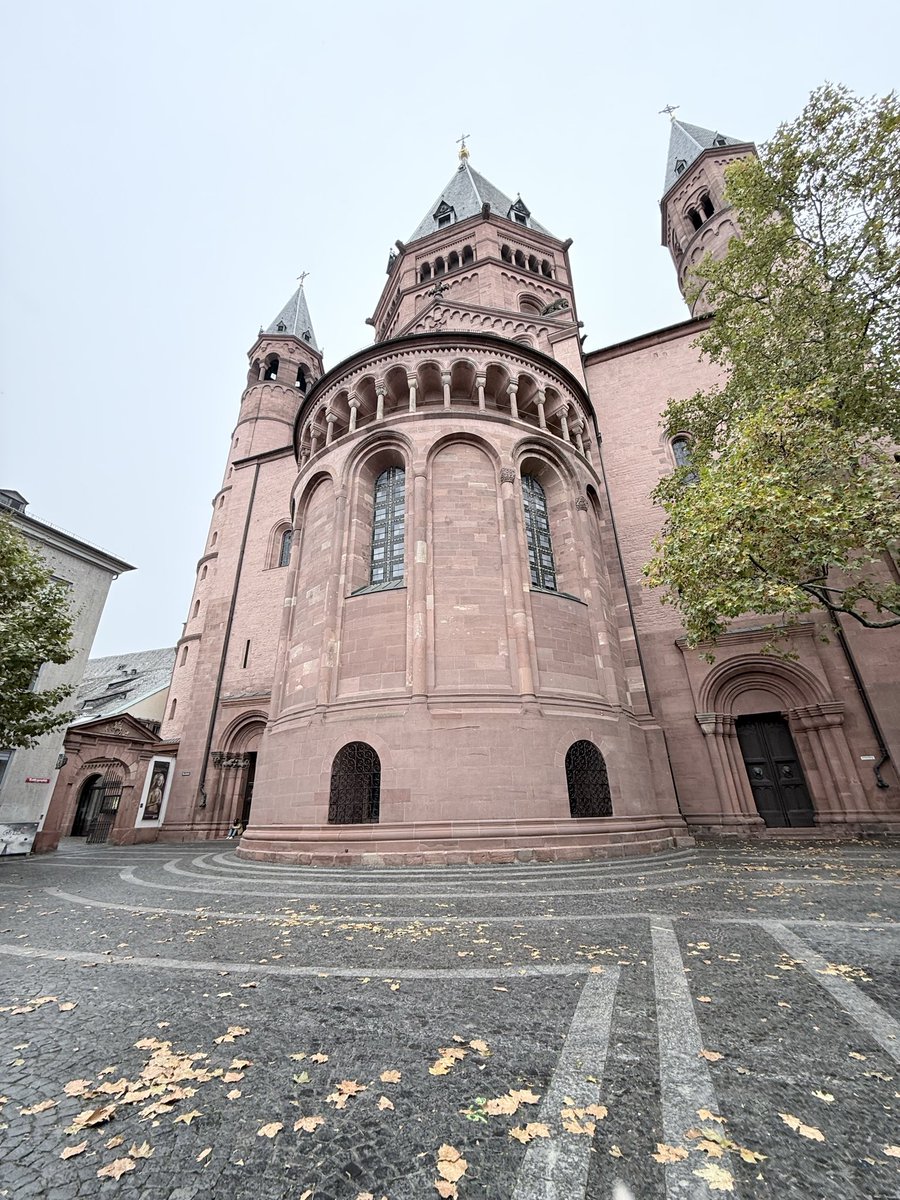 spacewordnerd's tweet image. A dreary fall day 🍁… perfect for old architecture and a museum. 📖Bonus points if you know where I went …?