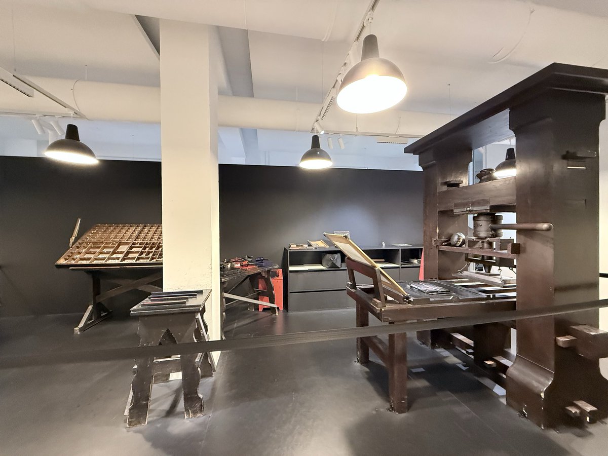 spacewordnerd's tweet image. A dreary fall day 🍁… perfect for old architecture and a museum. 📖Bonus points if you know where I went …?