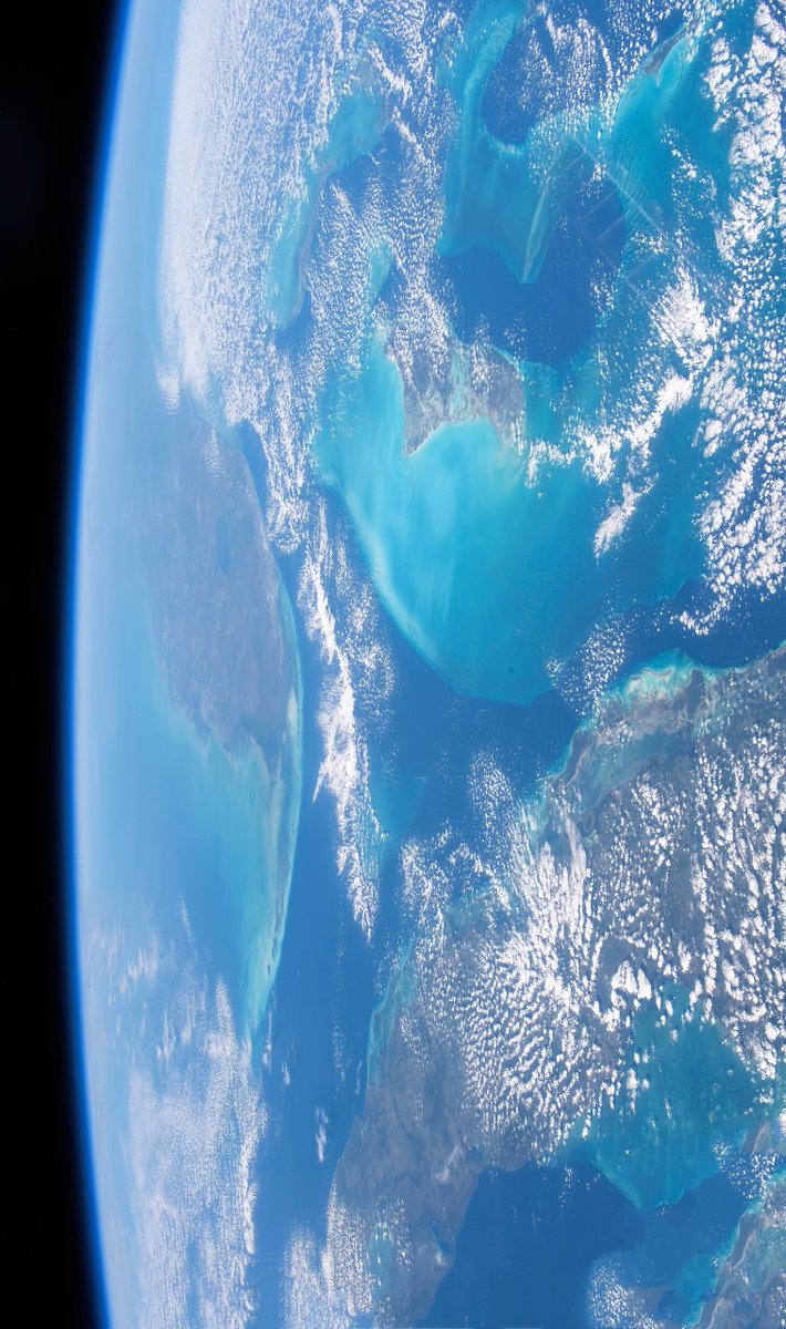 400 kilometers above the surface of the planet 🌎