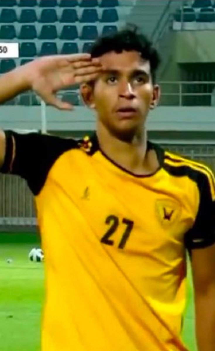 هذا اللاعب موهبه ويستحق التواجد مع الفريق الاول لاعب غيور على الفانيله واخلاق عاليه ومبدع بالملعب صاحب الاسيست اللي على طريقة الكبار 💛💛💛💛💛💛

للعلم والله العظيم الولد الله يحفظه ماعرفه ولكن القدساوي المبدع يستاهل الثناء