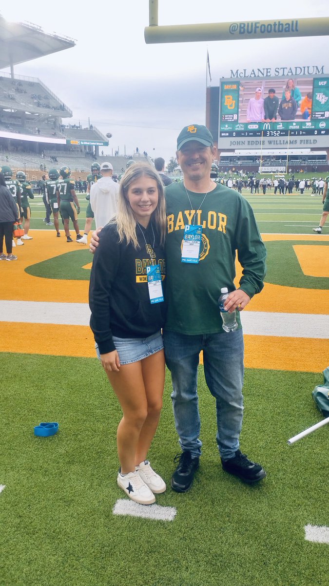 mjbrew09's tweet photo. Bears for the dub! Such a fun visit with one of my future teammates, Sarah! Thank you to the @BaylorFutbol coaches for this unforgettable visit! 
🐻💚💛 Sic ��Em https://t.co/gWBBoQdFVo