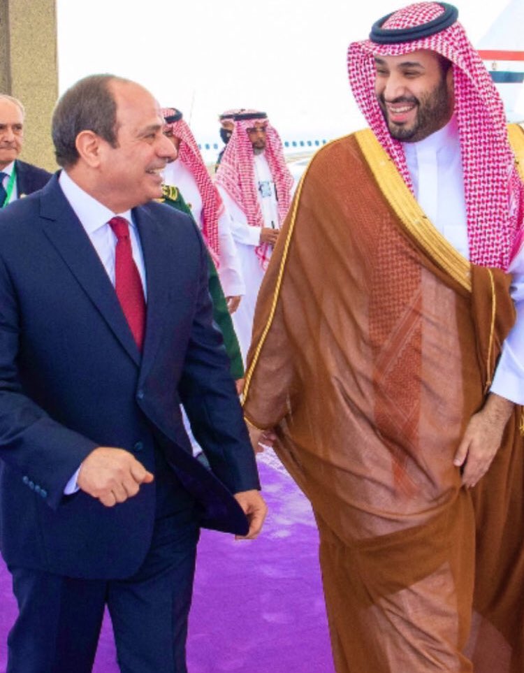 msta07's tweet photo. 🇪🇬🇸🇦 #المتحف_المصري_الكبير 

بص في عنينا 🇪🇬🇸🇦 نقدر على الدنيا ولا تقدر علينا
روحنا في إيدينا 🇸🇦🇪🇬ناسنا وترابنا وأرضنا بتتحامى فينا

على قلب واحد بركان تقرب ينفجر و جمر قايد
الحق واحد ماتجيبش نار جنب البارود وتصحى مارد

الأرض عرض الناس مايكفناش فيها
ورا كل باب حراس واقفين بنفديها https://t.co/jBgqUVioY6