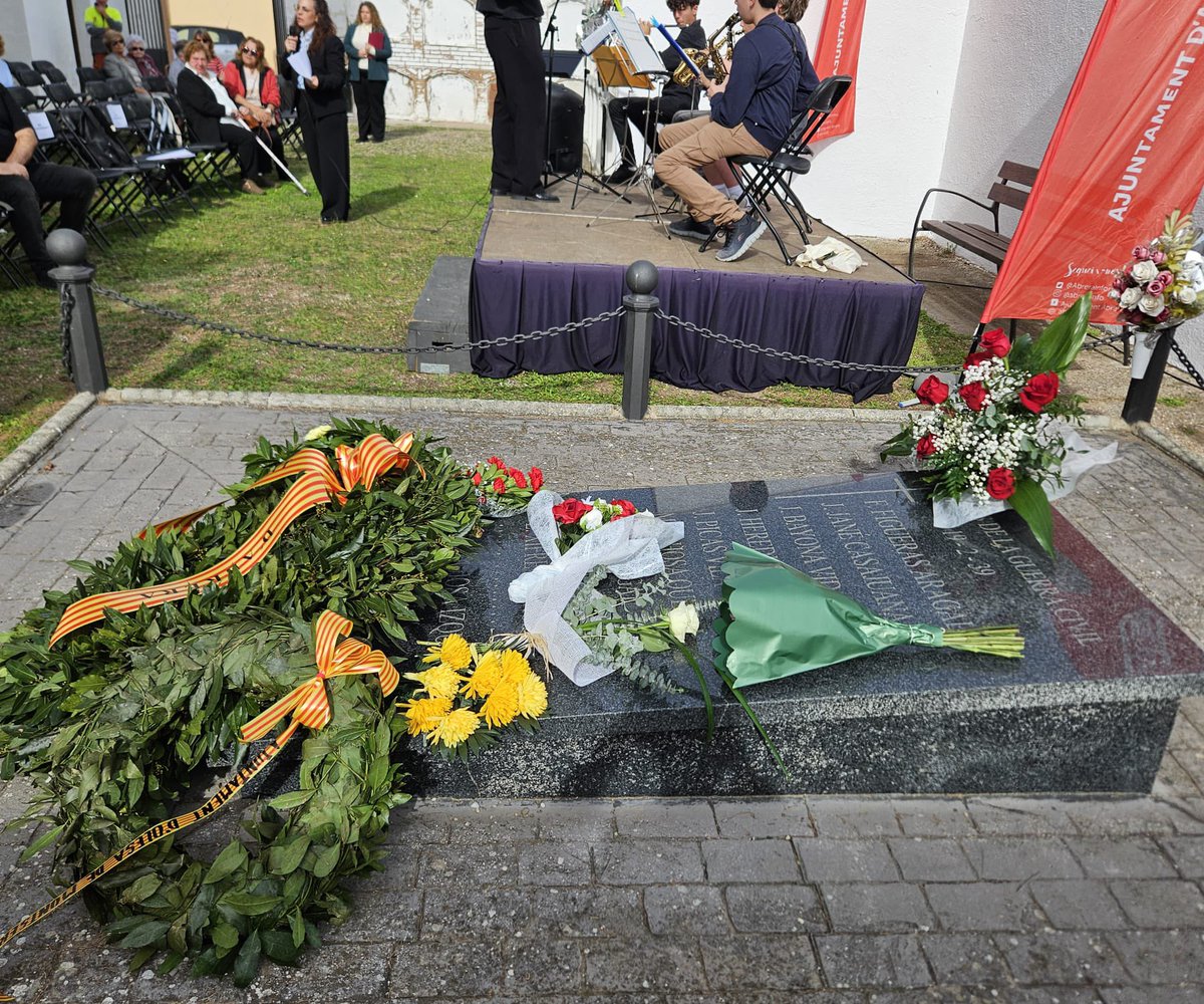 Avui hem homenatjat als dos esparreguerins assassinats l’any 1939 per l’exèrcit franquista i enterrats a una fossa comuna d’Abrera durant 86 anys,  juntament amb els ajuntaments d’Olesa i d’Abrera.