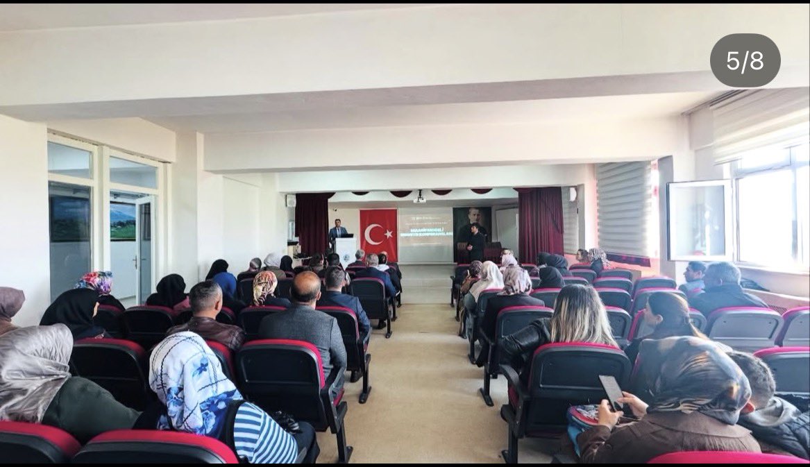 saityildirimerz's tweet photo. 2025 Aile Yılı ve Maarif Model çerçevesinde Iğdır İl Milli Eğitim Müdürlüğü ve Halk Eğitim Merkezi Müdürlüğü koordinasyonunda 9 okulumuzda Ekim ayı boyunca velilere yönelik DİJİTAL ÇAĞDA EBEVEYN OLMAK konusunda ebeveynlerimizle buluştuk. https://t.co/4a0KhrrDC4
