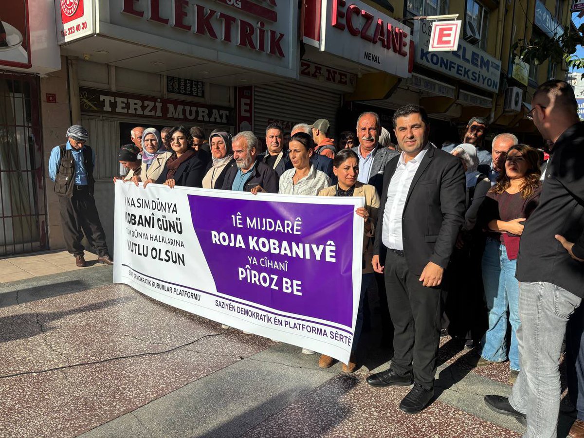 1 Kasım Dünya Kobani Gününü zafer coşkusuyla kutladık. Yaşasın Kobeni direnişi!

Me 1ê Mijdarê Roja Kobanîyê Ya Cîhanê bi coş pîroz kir. Bîjî berxwedana Kobanî.

#jinjiyanazadî