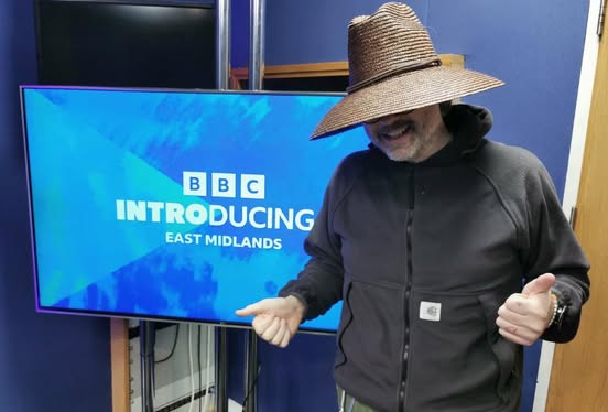 Next up, <a href="/deanjacksondj/">Dean Jackson</a> welcomes <a href="/dekkerbrookln/">dekker</a> back with his new album ‘Neither Up Nor Down ’. There is also talk of a gig at <a href="/RoughTrade/">Rough Trade</a> Nottingham on Sunday 9th November.

bbc.co.uk/programmes/m00…