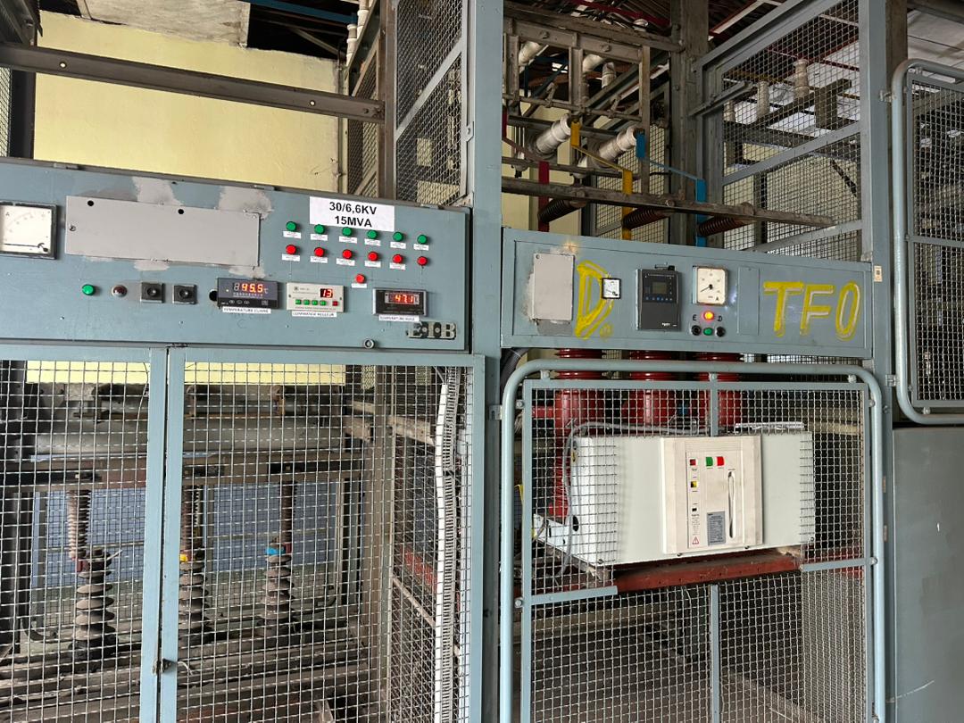 💠💠💠💠💠
#SNEL : Le Directeur Général <a href="/ted_lwamba/">Teddy Lwamba</a> inaugure un nouveau transformateur de 15 MVA à l’aéroport de N’djili

Kinshasa, le 1er novembre 2025 – Le Directeur Général de la Société Nationale d’Électricité (SNEL SA), le Professeur, Docteur, Ingénieur Teddy Lwamba Muba, a