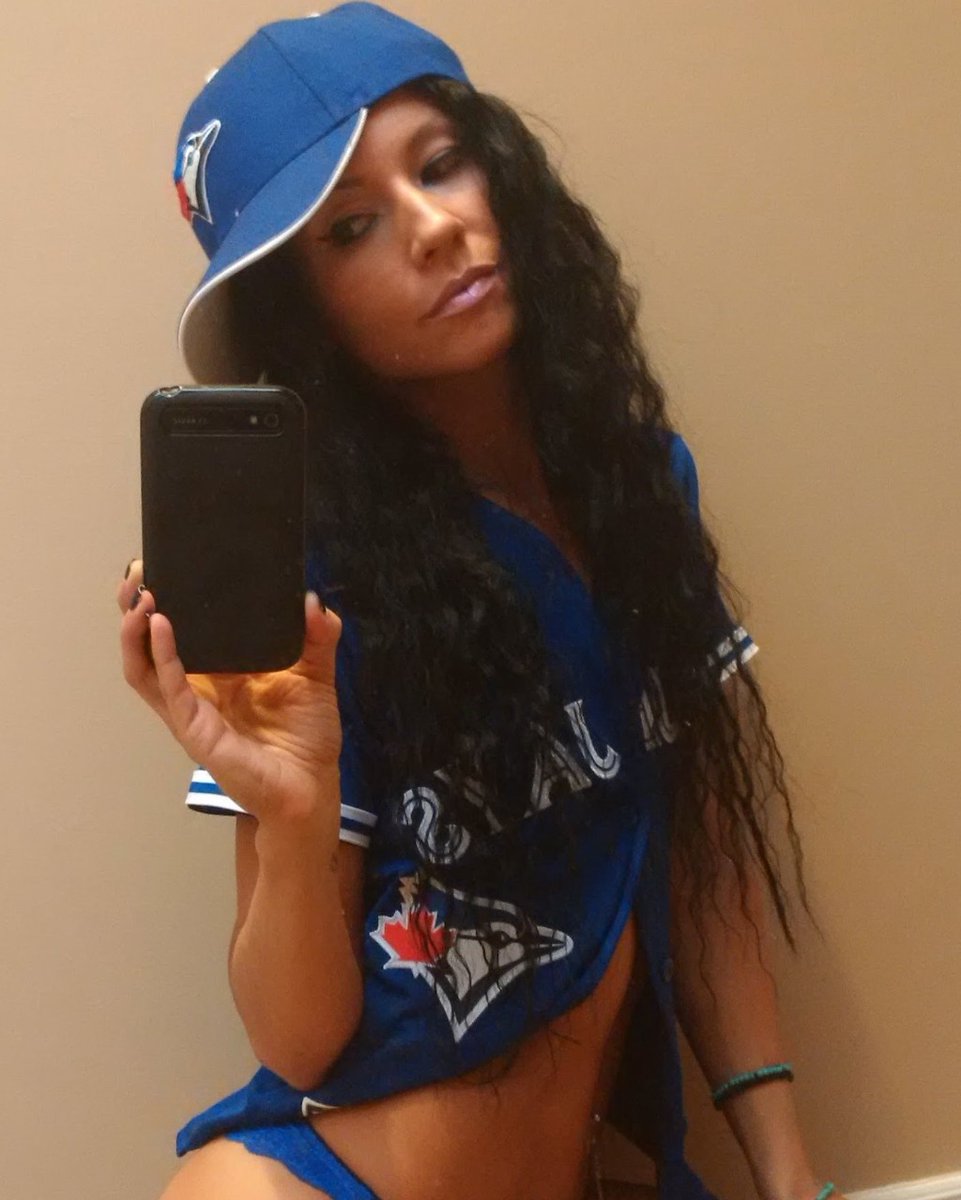 DannieD2112's tweet image. This is it boys!!! Win it!!! 🙌💙⚾🐦🇨🇦🎉🎉🎉🎉 #WANTITALL #LightsUpLetsGo #DannieD