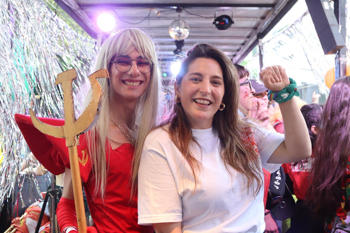 ManuelaC22's tweet photo. En el país del Orgullo y de la marea verde le respondemos en las calles a este gobierno homolesbotransodiante.

Basta de discursos y crímenes de odio! https://t.co/ctyxvUTo9d