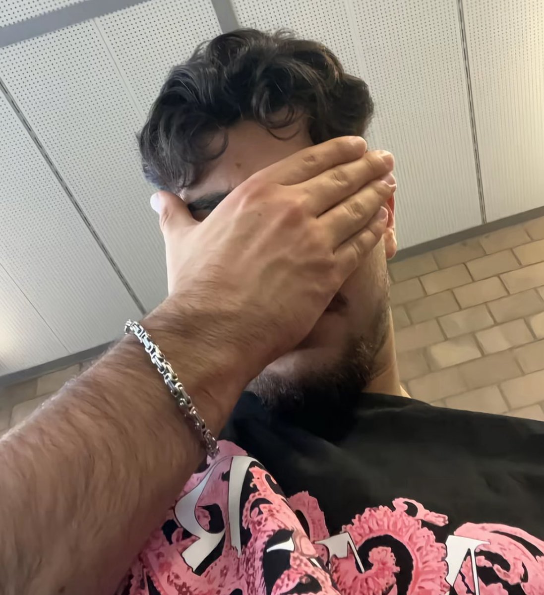 Daddys Tank auf dein Nacken du kleine Fag 💪🏽 #findom #paypig #cashmaster #geldherr