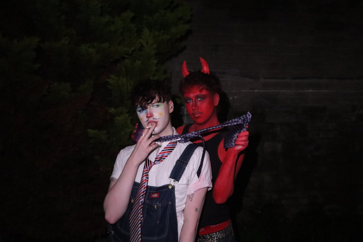 ian_con22's tweet photo. Why is she red? https://t.co/0VGrzRYTRn