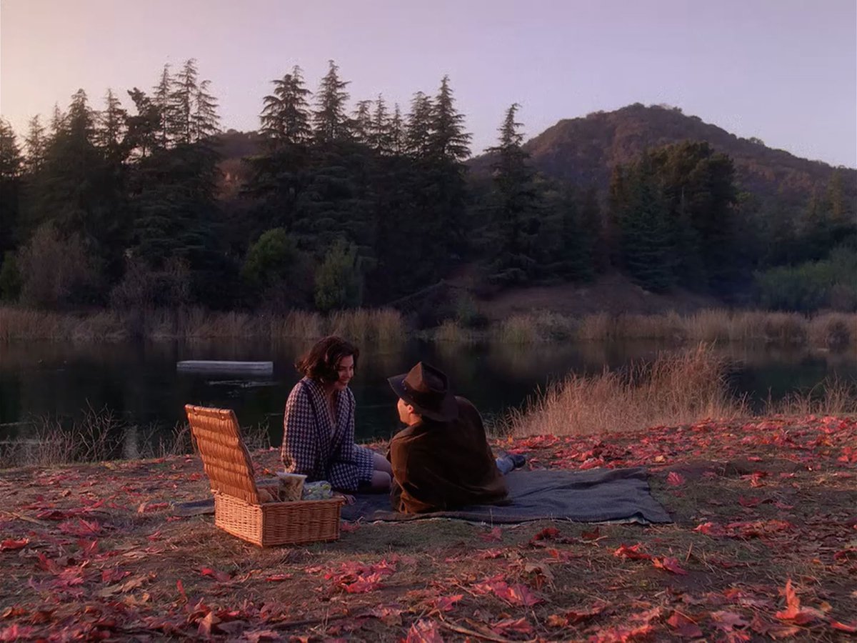 november is the best time of the year to watch twin peaks