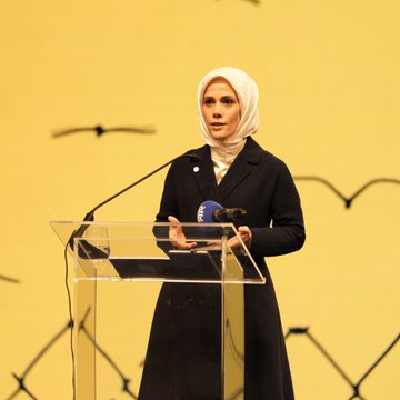 First image depicts a bald man in a dark suit standing at a podium with a microphone holding papers and speaking with a serious expression; overlaid text in Turkish discusses decolonizing perspective and education; branding for ADIM OTE and event logos visible on screens behind. Second image shows a woman wearing a white hijab and dark coat standing at a clear podium with a microphone holding it in her hand against a yellow background with abstract bird-like shapes. Third image features a large screen displaying children in colorful clothes sitting on rubble amid destroyed buildings with Turkish text about education test 2025 and decolonization; a bald man in dark suit walks near the podium with yellow backdrop and ADIM OTE branding.