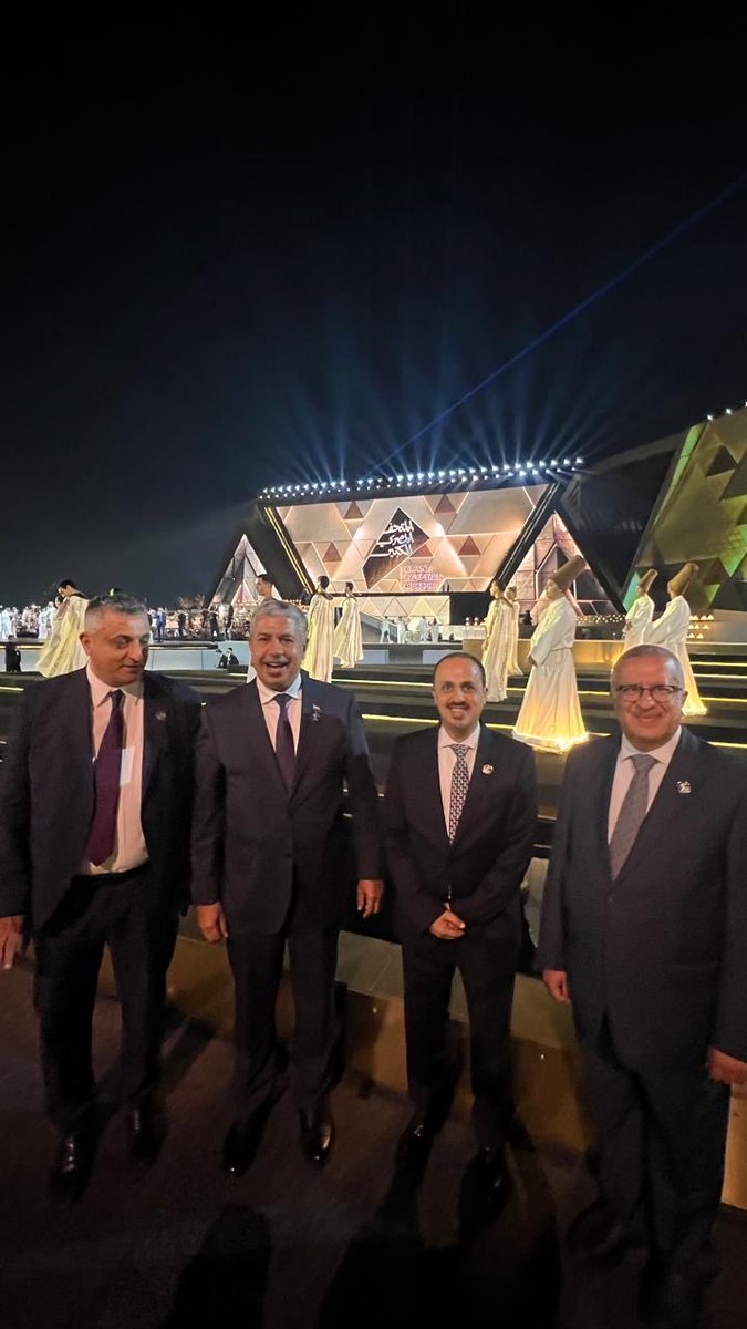 ERYANIM's tweet photo. تشرفت بمرافقة فخامة الرئيس الدكتور رشاد محمد العليمي، رئيس مجلس القيادة الرئاسي، وبحضور دولة السفير خالد بحاح، ومعالي الأستاذ نصر طه مصطفى، ومعالي الأستاذ مروان دماج، مستشاري رئيس مجلس القيادة الرئاسي، للمشاركة في حفل افتتاح #المتحف_المصري_الكبير، هذا الحدث الاستثنائي الذي يرسخ ريادة مصر الحضارية والثقافية.

لقد كان الافتتاح حدثاً مبهراً يليق بمكانة مصر ودورها التاريخي والثقافي، ونجاحاً يضاف إلى سجلها الحافل في صون التراث الإنساني وإبرازه للعالم بأبهى صورة.

وفي كل محطة، تؤكد مصر بقيادة فخامة الرئيس عبدالفتاح السيسي أنها قلب العروبة النابض، وركيزة من ركائز الاستقرار والإشعاع الحضاري في المنطقة.

نهدي لمصر قيادة وحكومة وشعبا أصدق التهاني والتبريكات على هذا الصرح الحضاري الفريد الذي يجسد عظمة التاريخ المصري وإسهامه الإنساني العريق في بناء الحضارة.