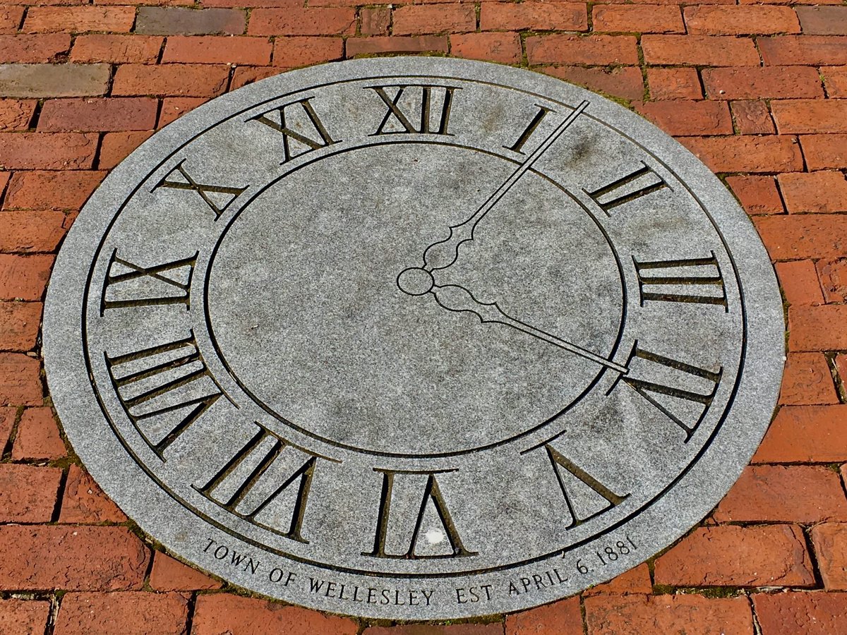 Reminder to Wellesley: Set clocks back this weekend for daylight saving time theswellesleyreport.com/2025/11/remind…