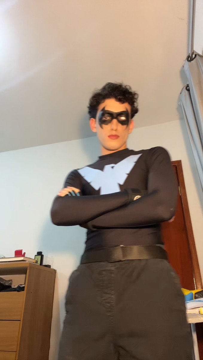 FlyGustavin's tweet photo. Spooky season 🎃🐦‍⬛ https://t.co/j3pzalx0KB