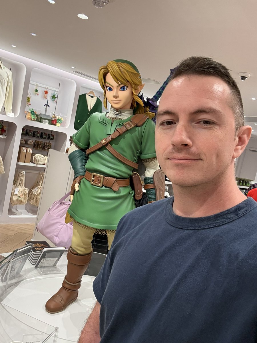 TLCplMax's tweet image. Hey! Listen! 🧚