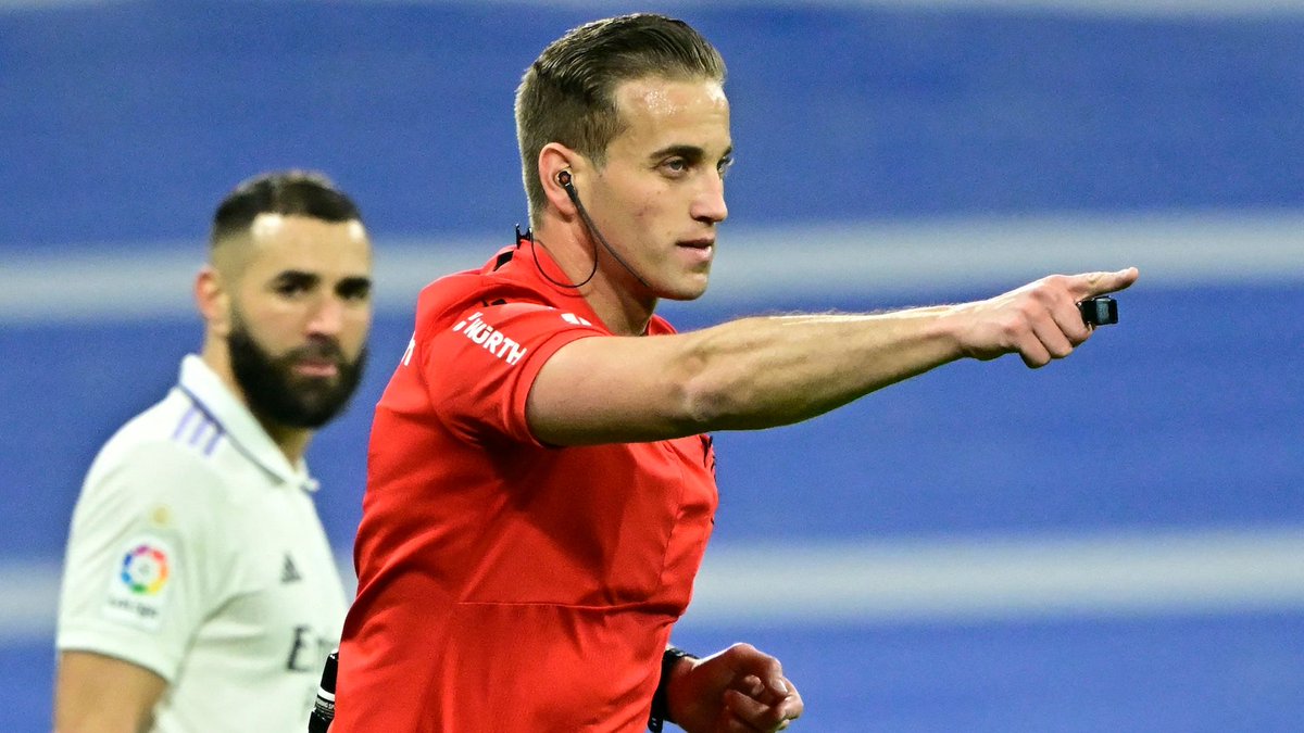 LA FLEXICINTA

NO PUEDE EVITAR QUE SE PITE

OTRO PENALTI

PARA EL REAL MADRID