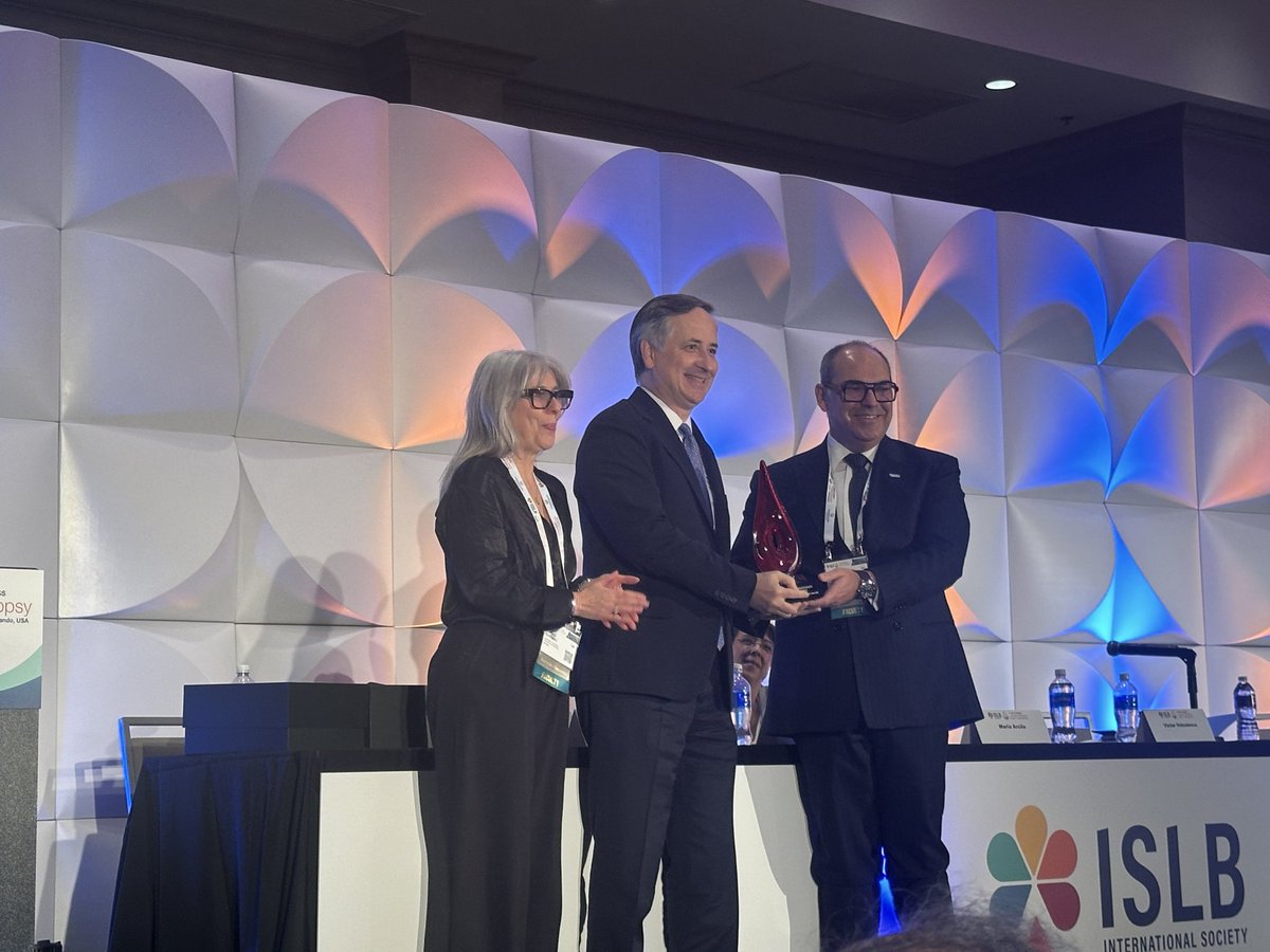 🌟 A moment of honor at #ISLB2025!
Dr. Victor Velculescu has received the Lifetime Achievement Award for his transformative impact on the field of liquid biopsy.
From pioneering genomic approaches to advancing fragmentomics, shaping the future of precision oncology
