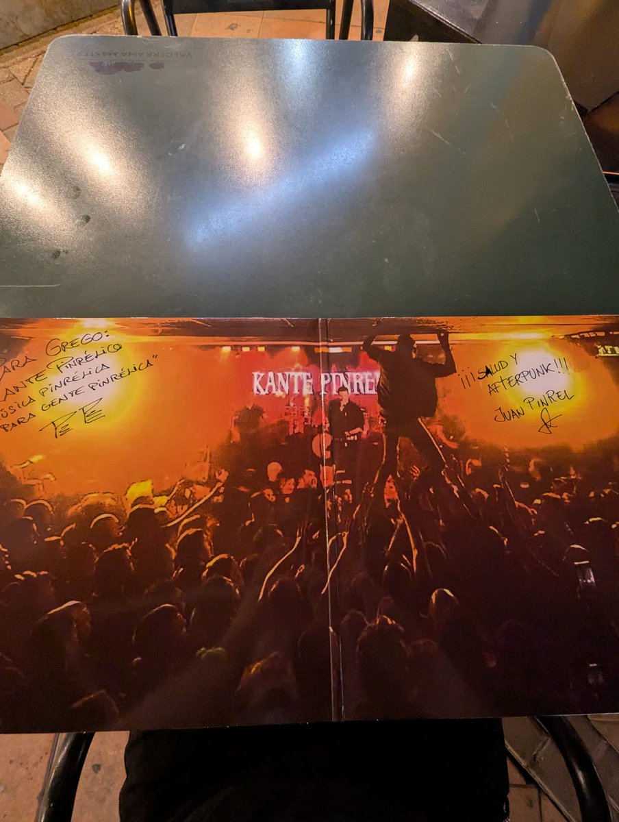 Gregocagna's tweet photo. Siempre elegante con mi nuevo  disco de los Kante! @Kante_Pinrelico @garajebeatclub https://t.co/hAaLkNekTW