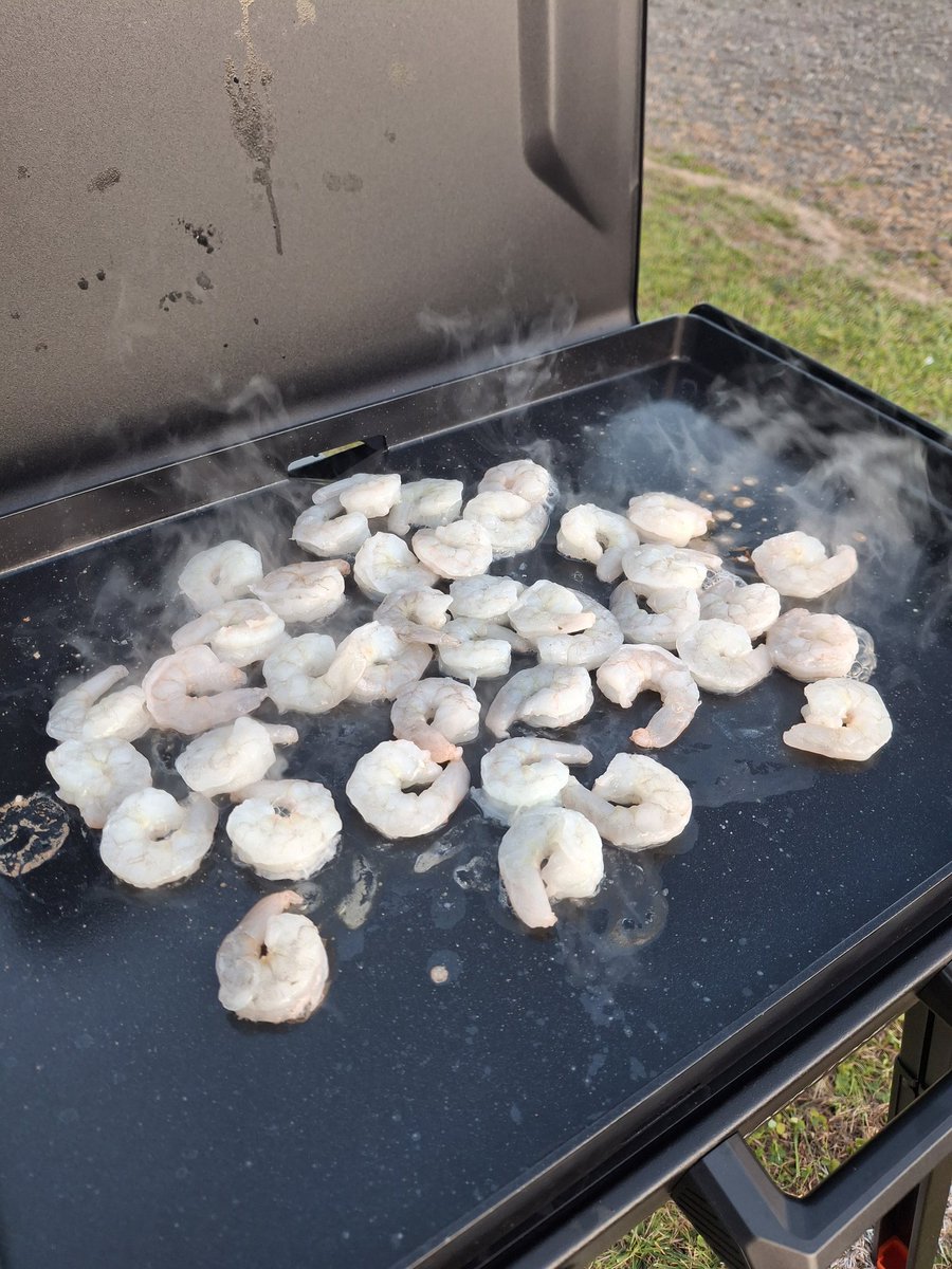 MarcjzHARTFORD's tweet image. Huskies are BOWLING after a great morning tailgate! #HuskiesOverEveryone #BlockC #BowlSeason #BeatDuke @SonsOfNutmeg @KSOB9188 @mkabs320