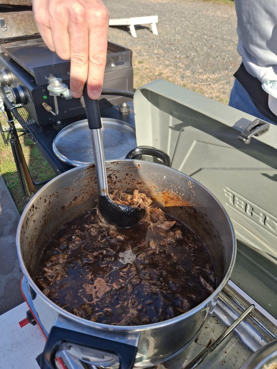 MarcjzHARTFORD's tweet image. Huskies are BOWLING after a great morning tailgate! #HuskiesOverEveryone #BlockC #BowlSeason #BeatDuke @SonsOfNutmeg @KSOB9188 @mkabs320