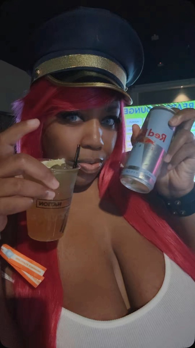 Today’s drink in the Creator lounge is Redbull Zero with monkfruit sweetener lime mocktail! YUM!  #dhatlanta