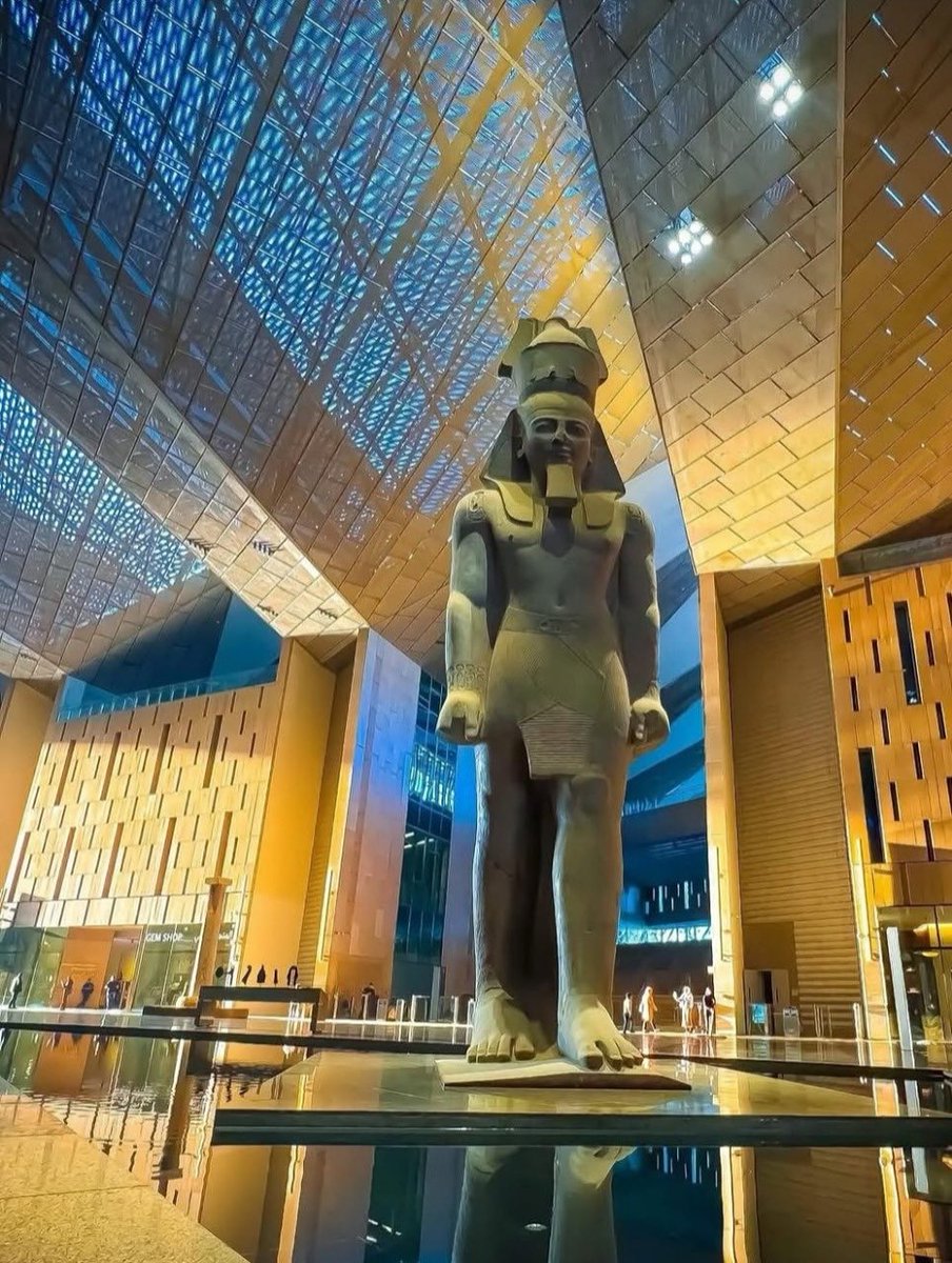 مصر 🇪🇬.. تاريخ و حضارة
فخور ببلدى .. و دايماً فخور انى مصرى🙏❤️
#المتحف_المصرى_الكبير