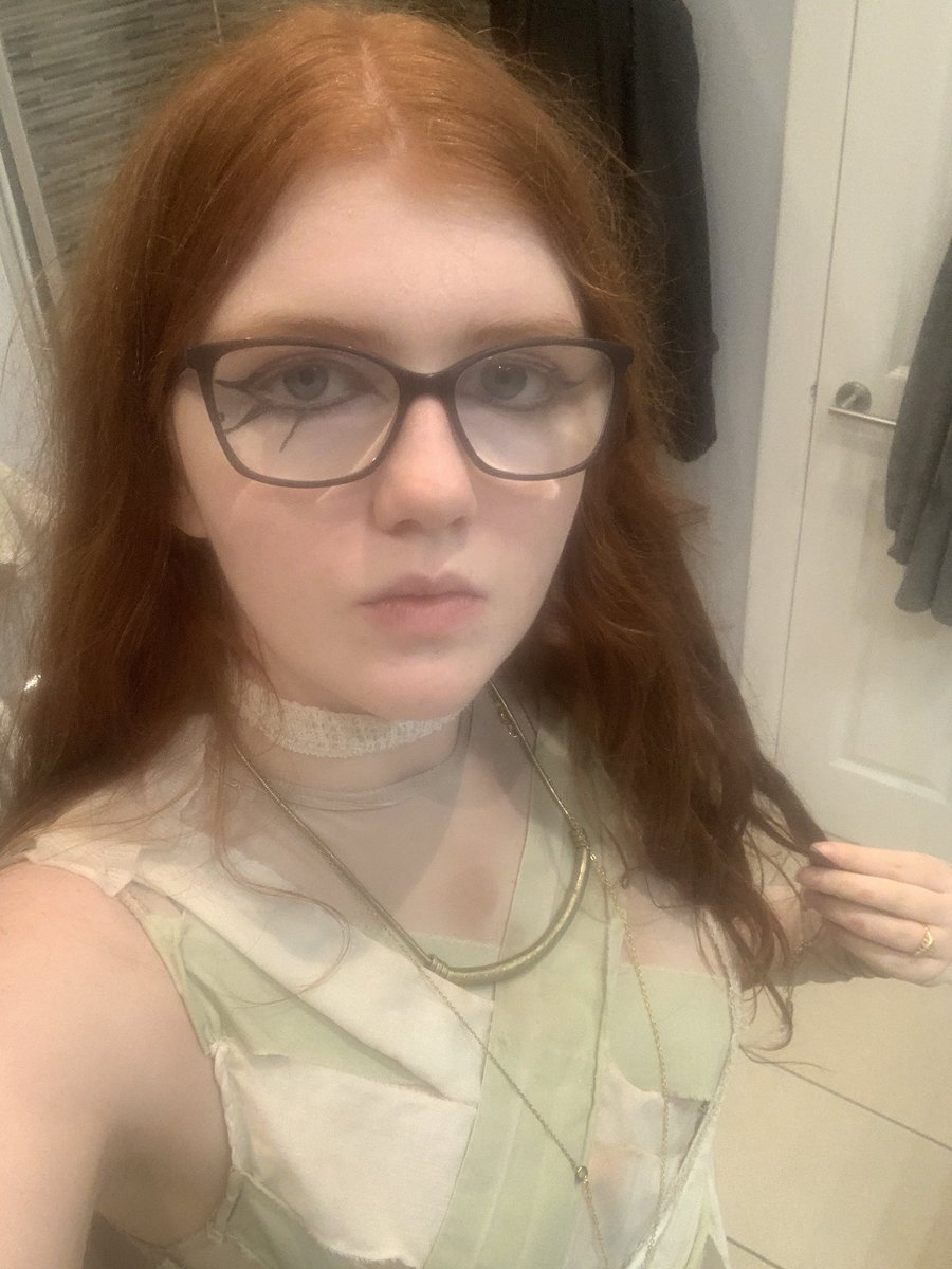 mlktea_cos's tweet photo. @harrynotaverage I sat sewing strips of old pillowcases to a dress for this, and then it started falling apart https://t.co/t2nAVdqQsd