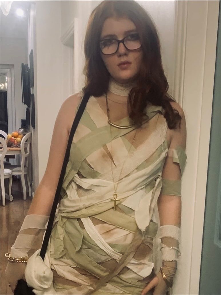 mlktea_cos's tweet photo. @harrynotaverage I sat sewing strips of old pillowcases to a dress for this, and then it started falling apart https://t.co/t2nAVdqQsd